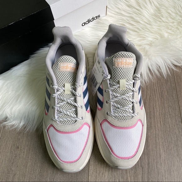 NWT Adidas 90s Valasion Women’s Shoes - Picture 2 of 9